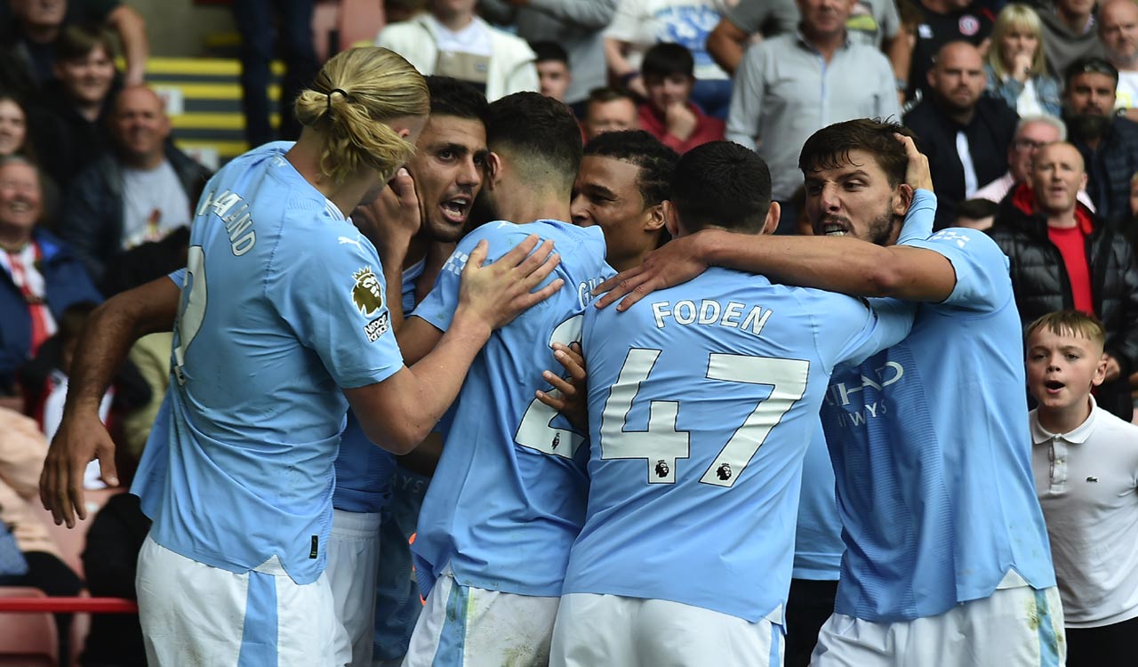 Manchester City and 10-man Liverpool secure victories in Premier League