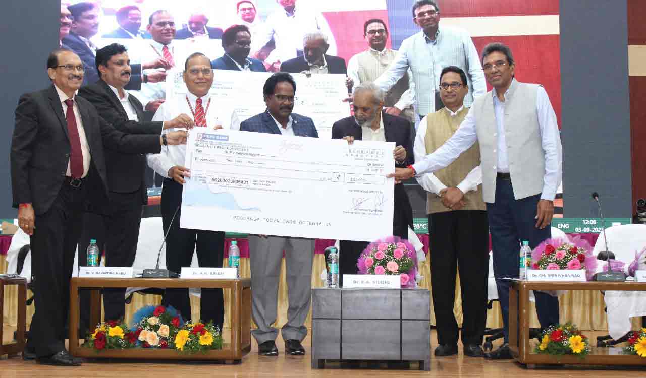 Principal Scientist Dr. PV Satyanarayana, ANGRAU, receives Dr. MS Swaminathan award