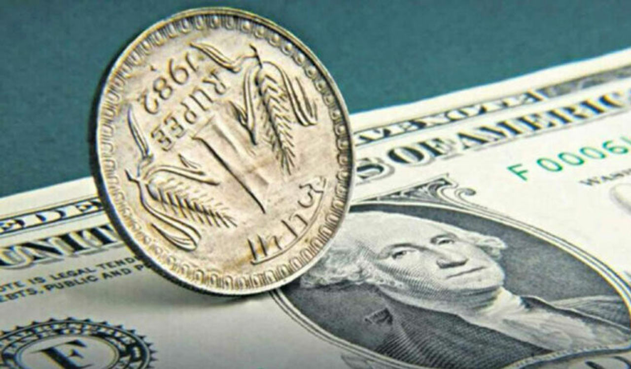 Rupee falls 2 paise against US dollar-Telangana Today