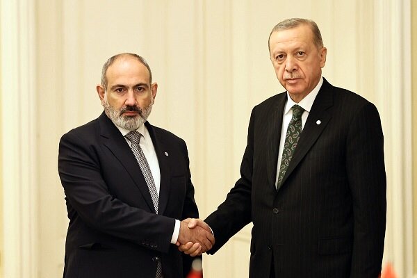 Erdogan, Pashinyan stress achieving lasting peace in region