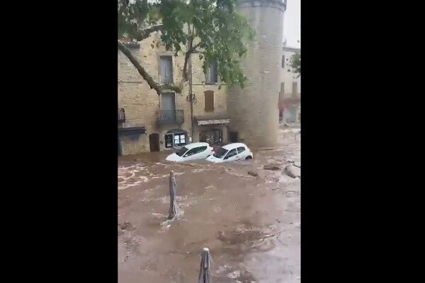 VIDEO: Heavy rain cause massive flood in southern France