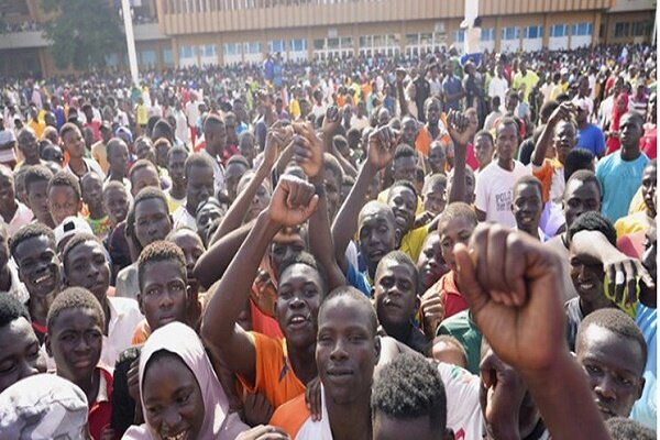 Niger people celebrate expulsion of French ambassador