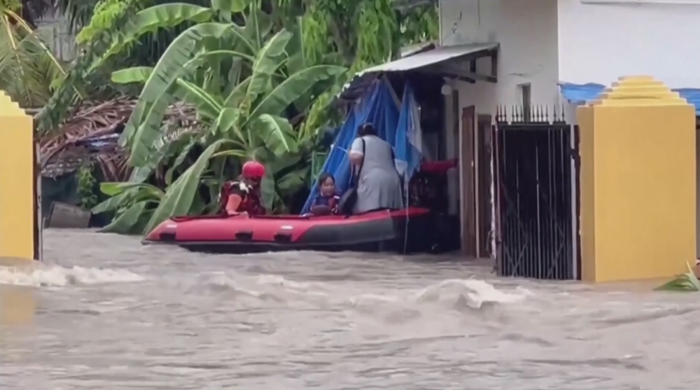 Rainstorms hit south China, forcing evacuation of over 13,000 people