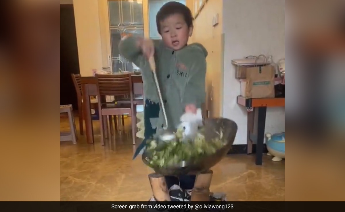 Chinese Toddler's Cooking Skills Will Leave You Amazed