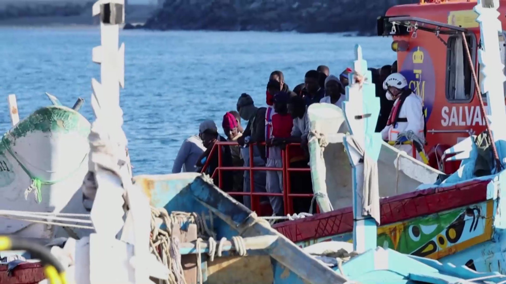 Spanish coast guards rescue migrants off Canary Islands