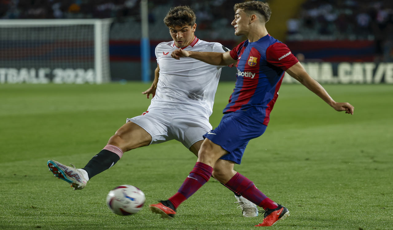 Sergio Ramos scores own goal to gift Barcelona 1-0 win over Sevilla in Spanish league