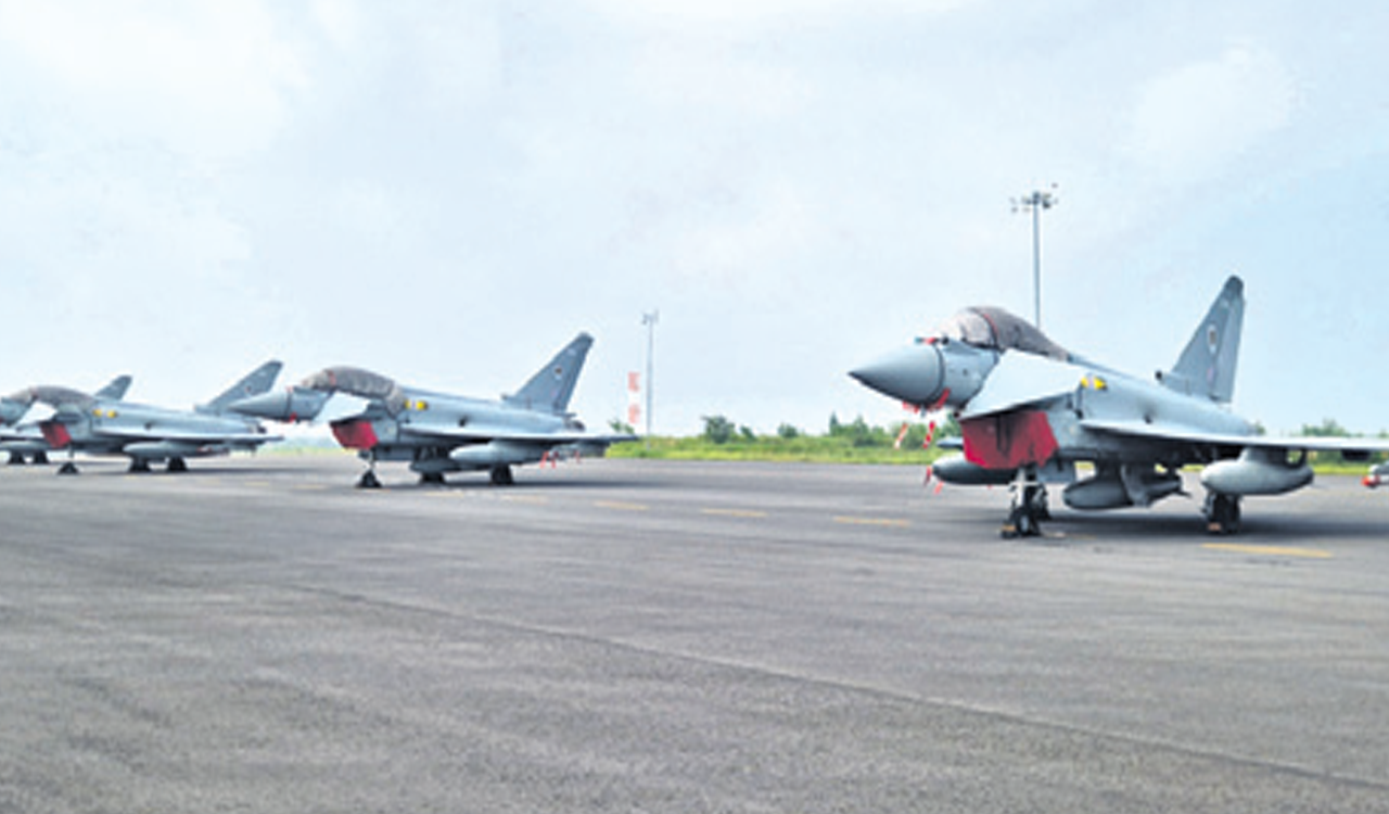 Royal Air Force jets make refuelling stop at RGIA