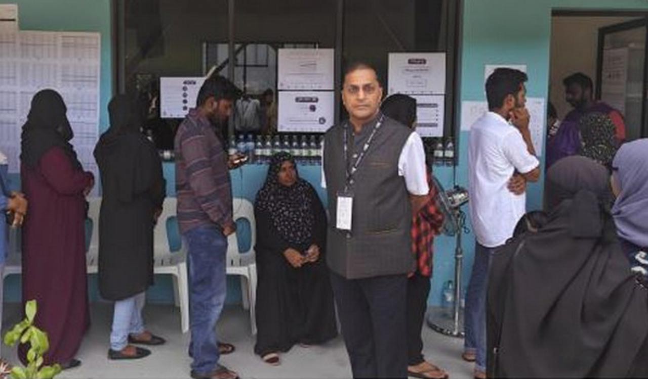 Election Commissioner leads delegation to Maldives, observes conduct of Presidential Election