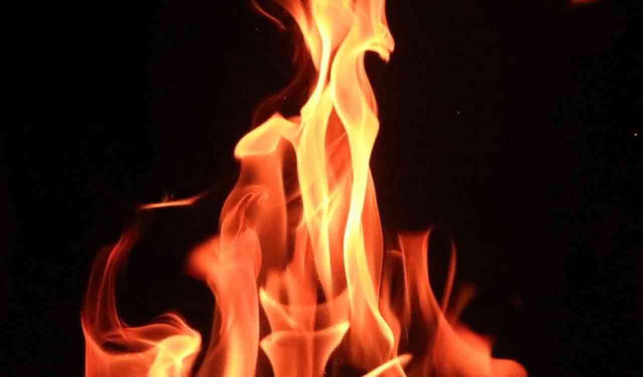 Blaze at garment shop in Delhi injures 3 fire personnel