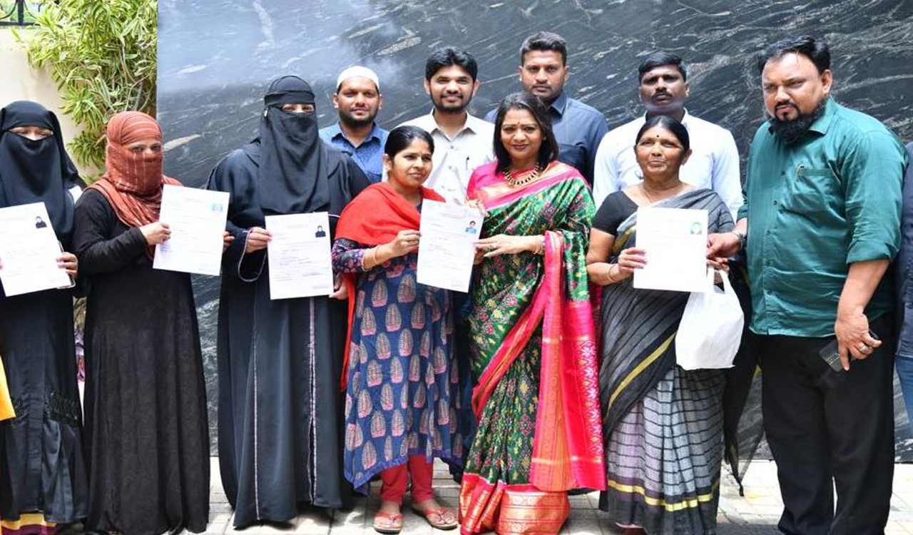 Banjara Hills beneficiaries express gratitude to CM KCR