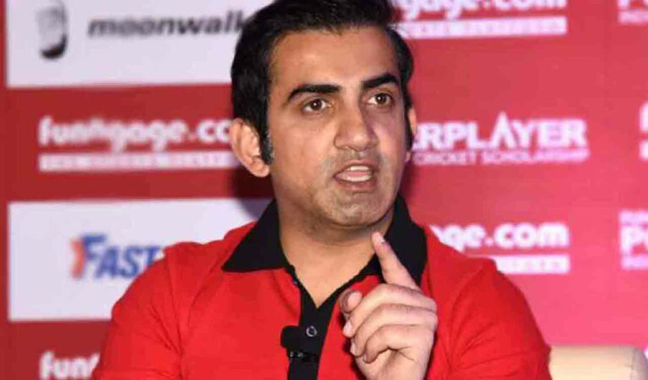 After showing middle finger to crowd, Gambhir says he was reacting to anti-India slogans