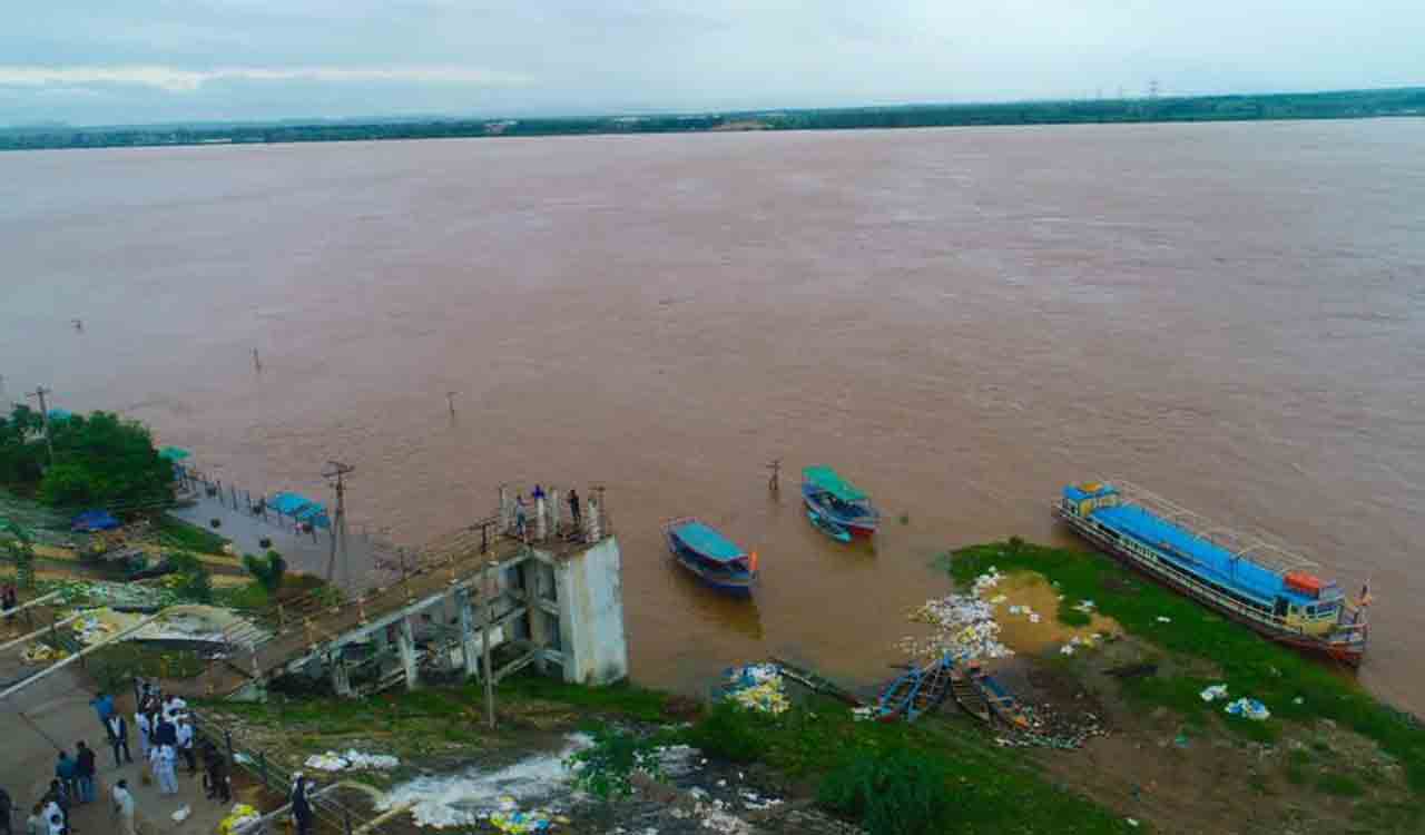 Godavari water level rises in Nashik