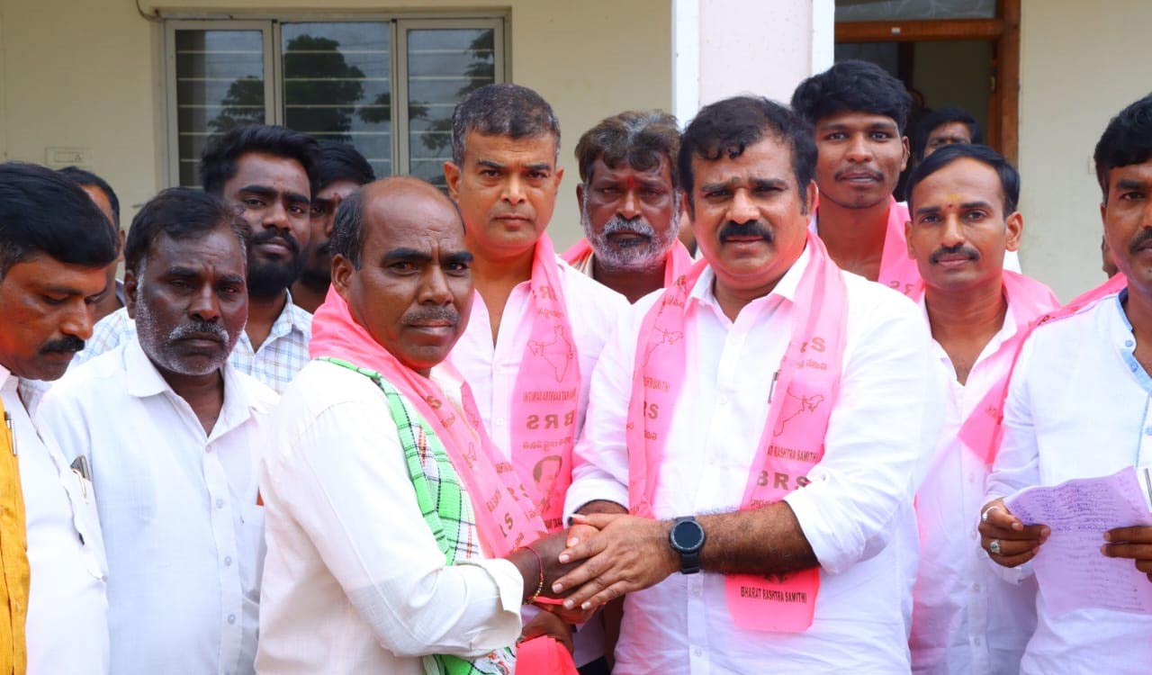 Congress workers join BRS in Andole