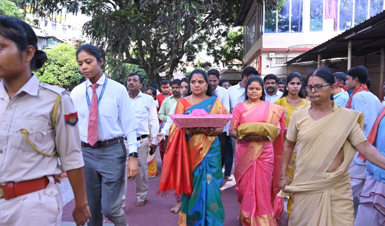 Kavitha visits Kamakhya Devi temple in Guwahati