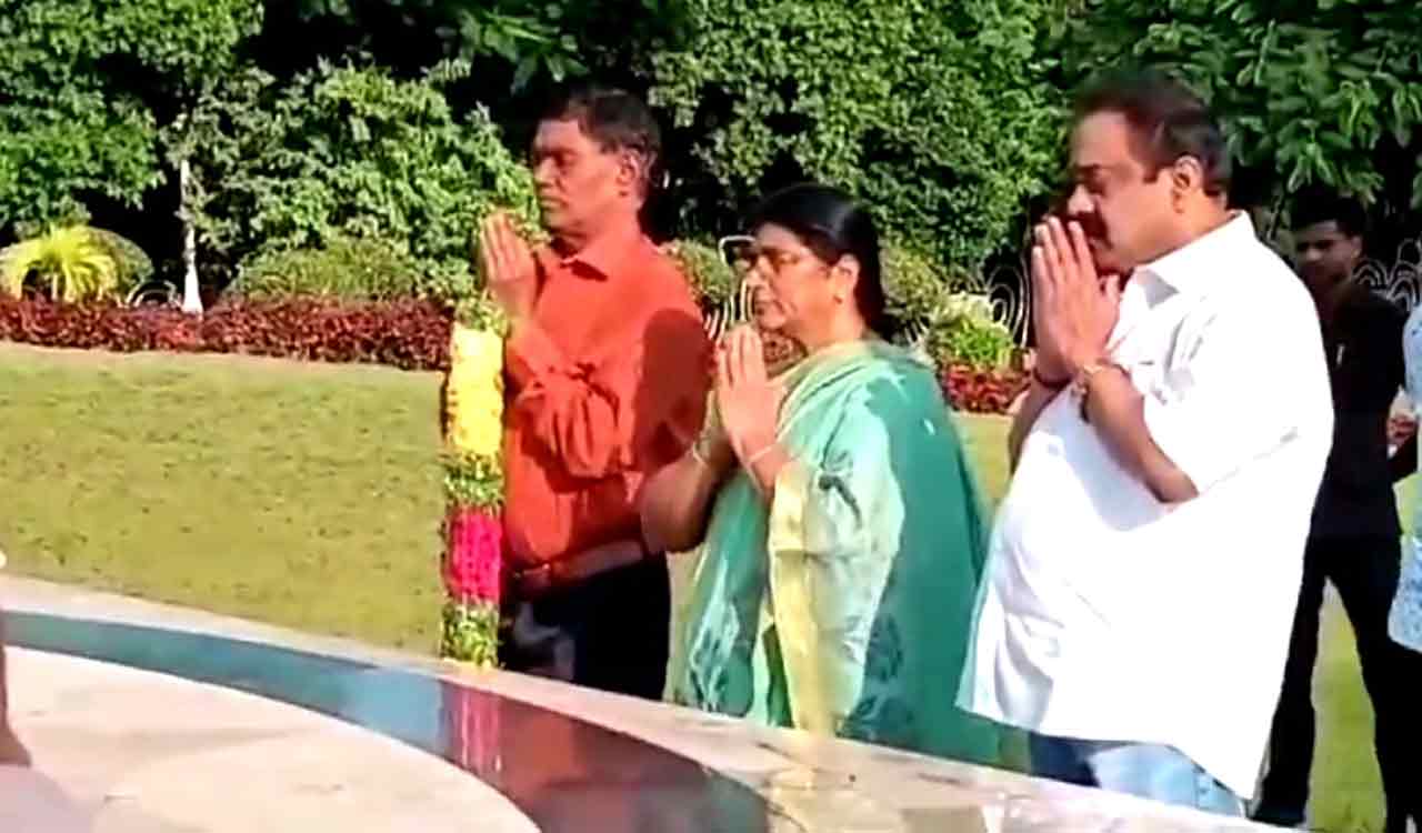 Lakshmi Parvathi vist NTR Samadhi following Chandrababu Naidu’s arrest