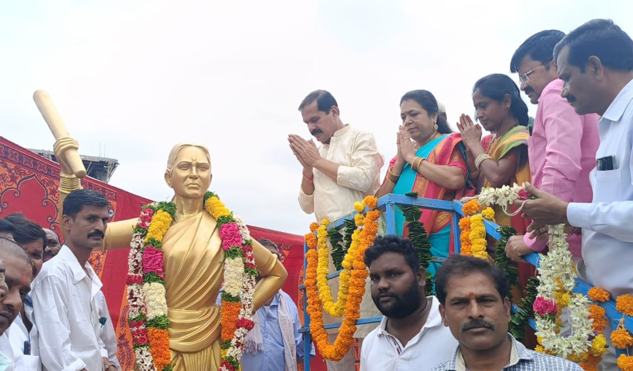 Tributes paid to Chakali Ailamma in Hanamkonda