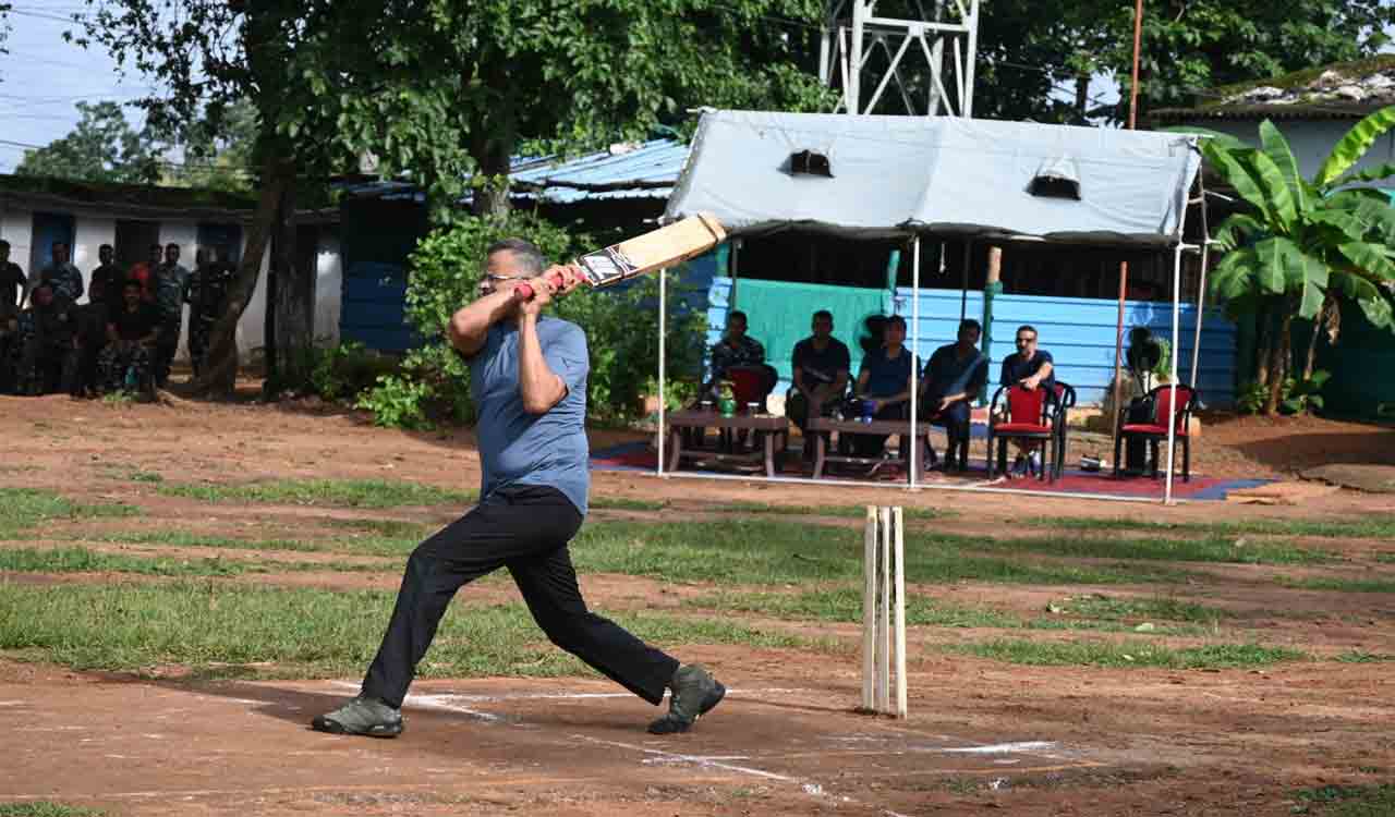 National Sports Day: COBRA and CRPF personnel plays friendly cricket match