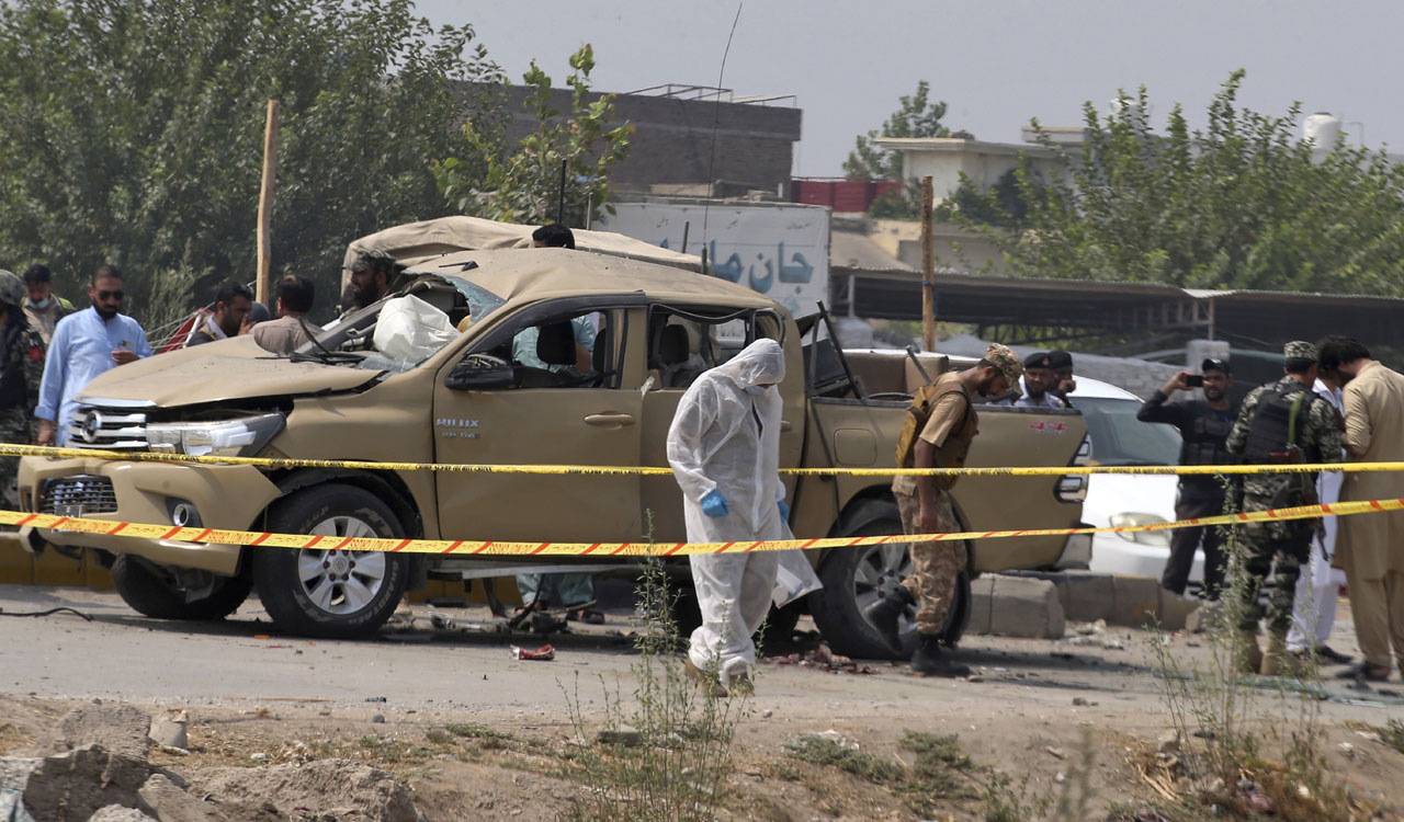 Pakistan: One security personnel killed, several injured in bomb blast in Peshawar