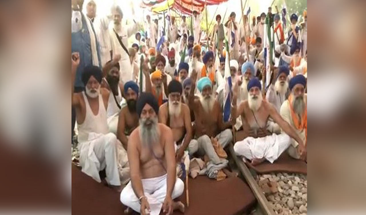 Punjab: Farmers in Amritsar continue ‘Rail Roko Andolan’ over MSP demands