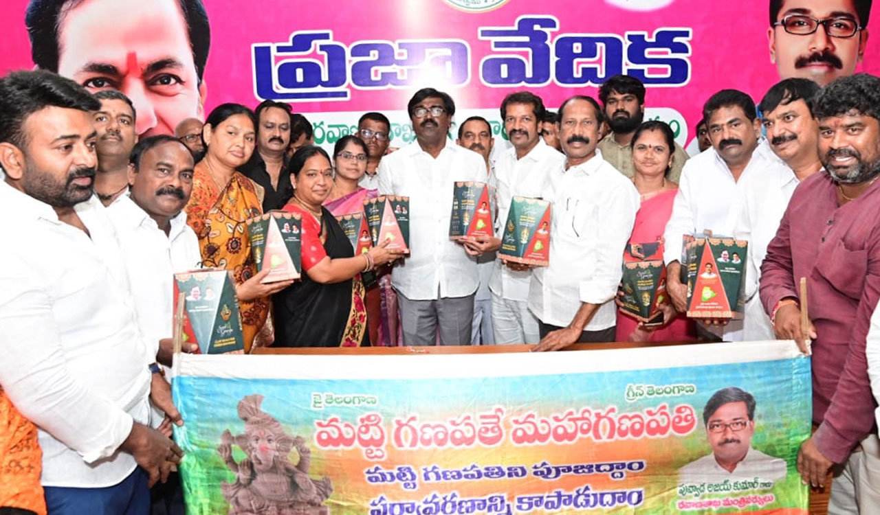 Khammam: Puvvada launches distribution of clay seed Ganesha idols