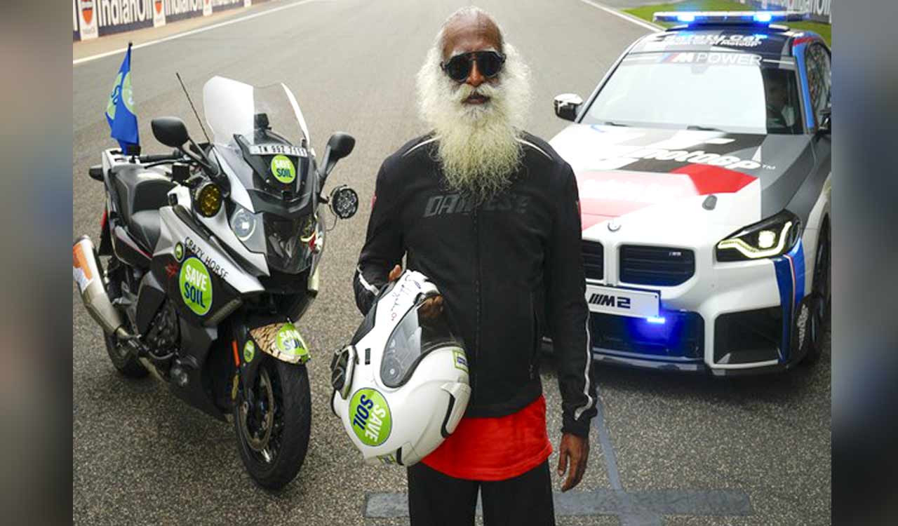 Sadhguru exhilarates with an inaugural lap at BIC before the Grand Prix of India