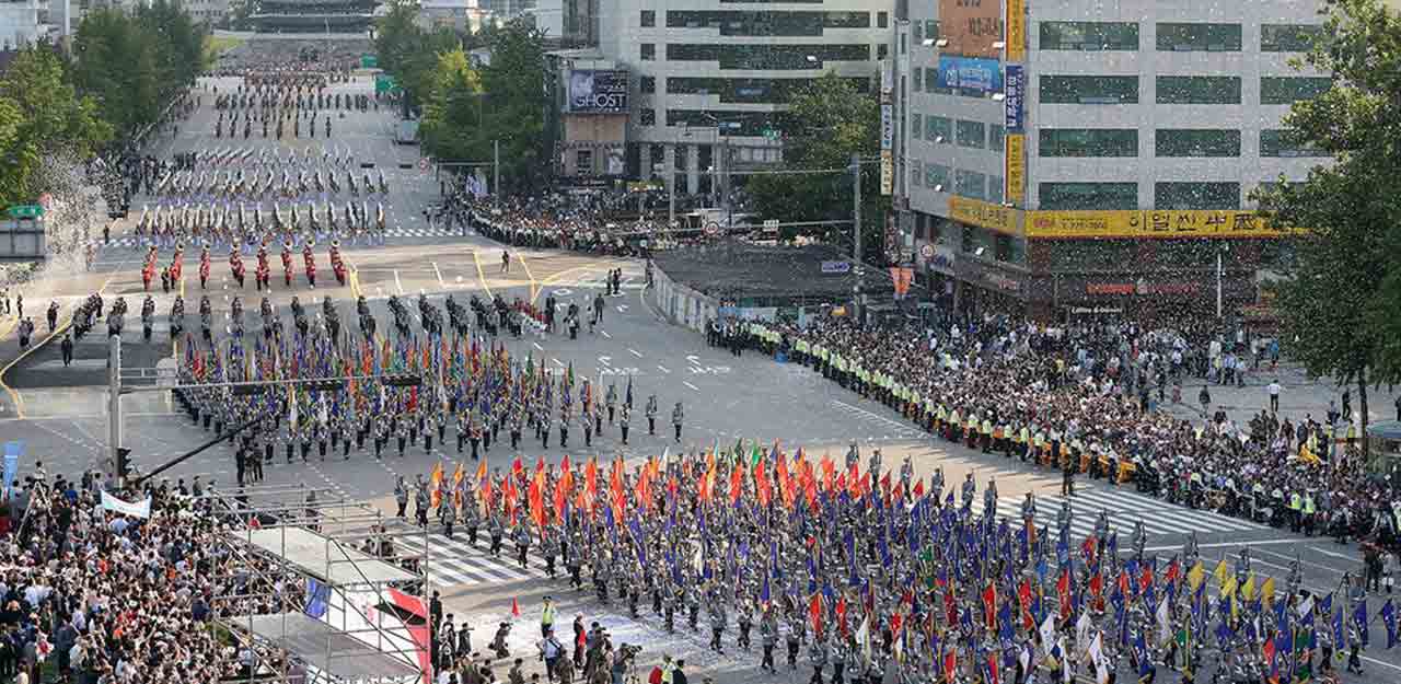 Seoul hosts first large-scale military parade in a decade