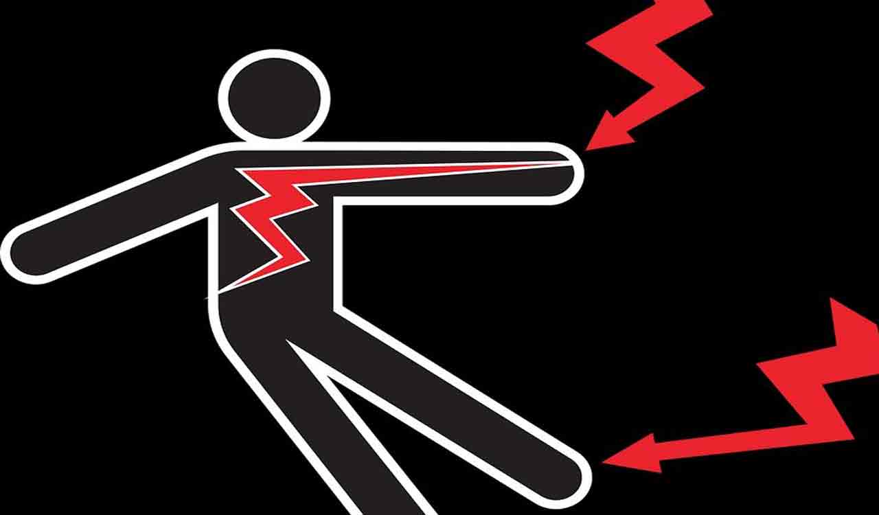 Watchman, son electrocuted in Mancherial