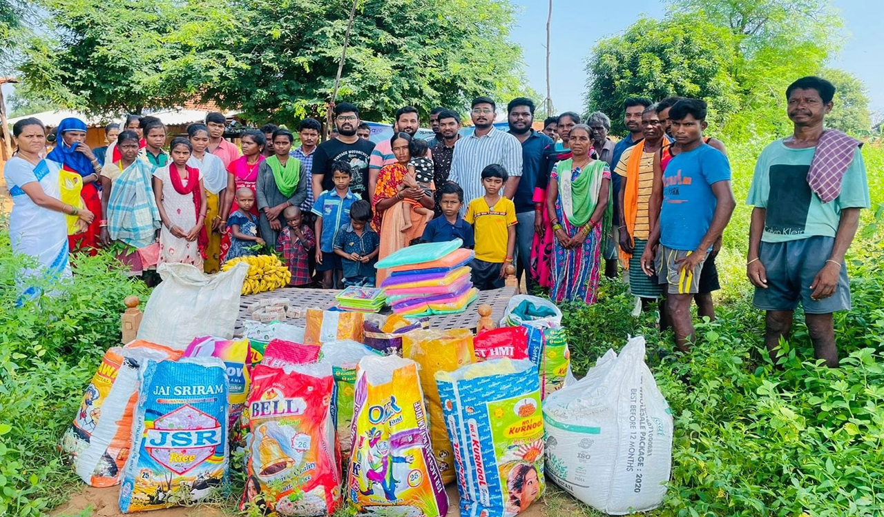 Telangana: Youth distributes rice and mosquito nets to tribals