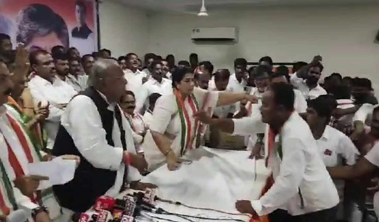 Khammam: Congress factions clash over Ponguleti