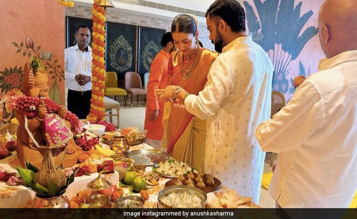 Ganesh Chaturthi: Anushka, Kohli Perform Puja; Karisma Has Special Message