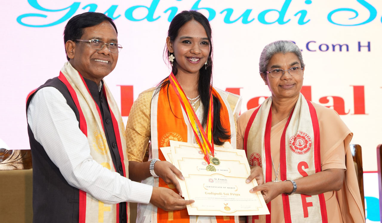 Hyderabad: St Francis College conducts 43rd Convocation ceremony