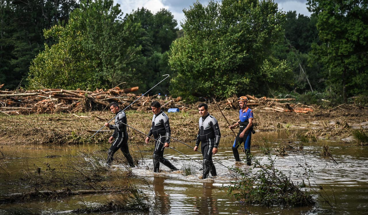 More than 800 people rescued after severe floods in Greece