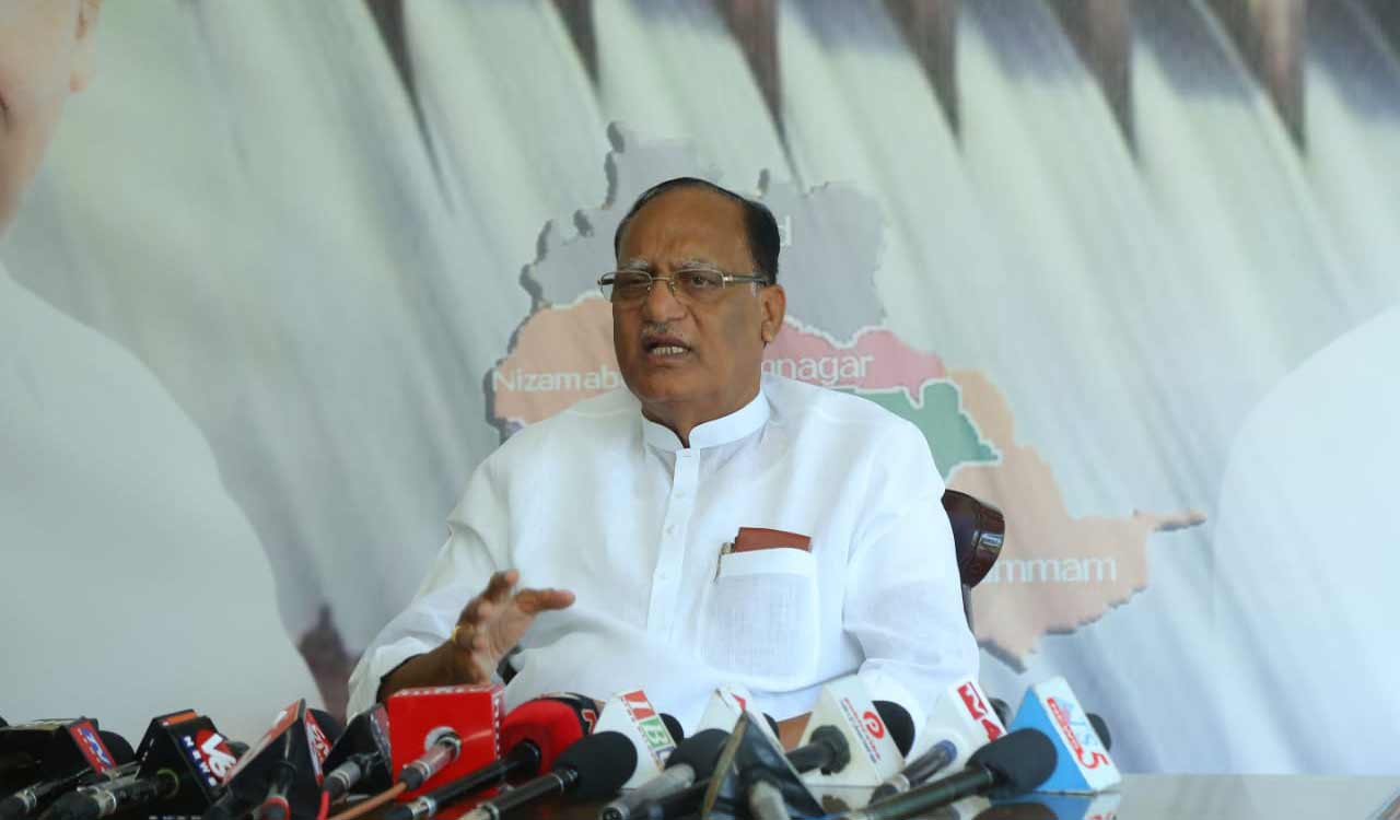 Seemandhra leaders trying to get involved in TS politics: Gutha