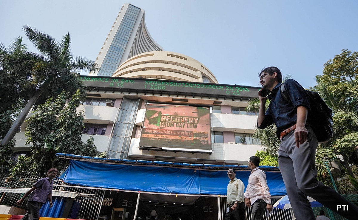 Sensex Rises 94 Points, Nifty Falls Marginally After Hitting All-Time High