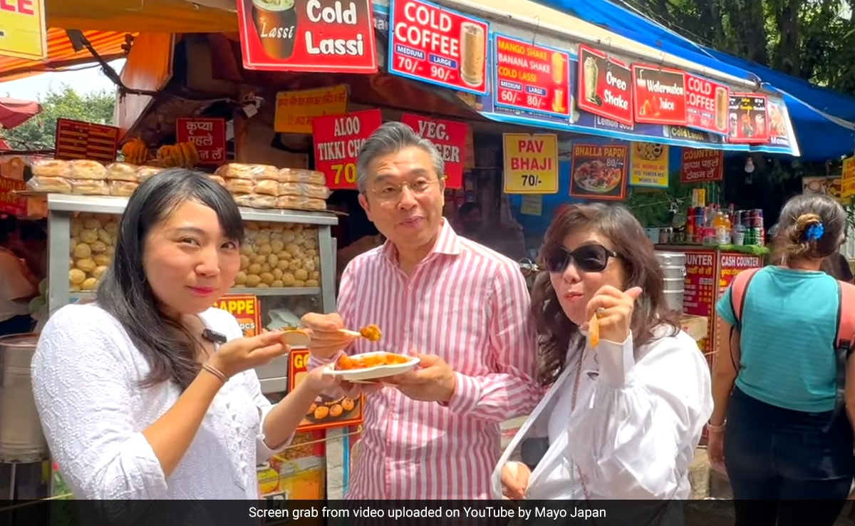 "Now I Am Indian": Japan Envoy Enjoys "Aloo Tikki" At Iconic Delhi Market