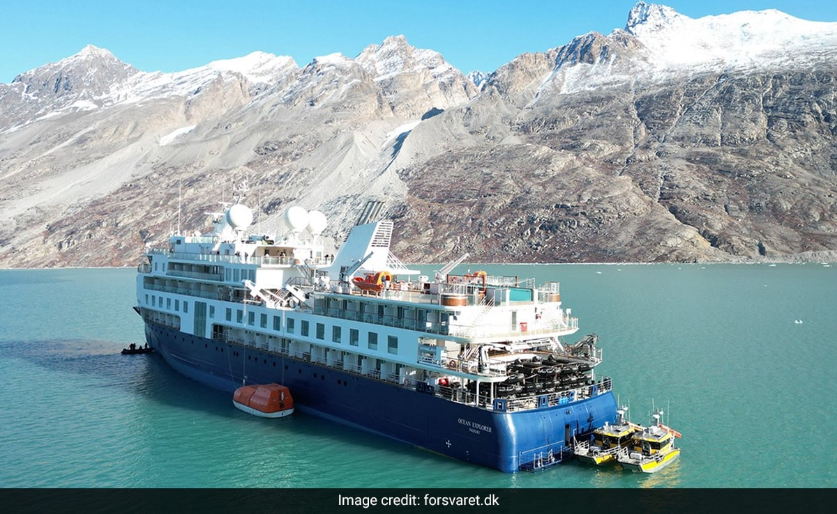 Luxury Ship Charging $33,000 A Person Awaits Rescue In Greenland's Arctic