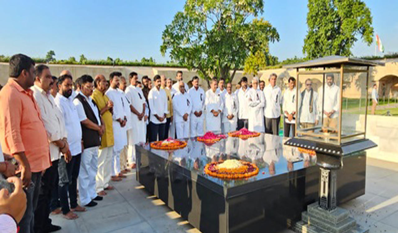 TDP leaders stage silent protest at Raj Ghat against Naidu’s arrest