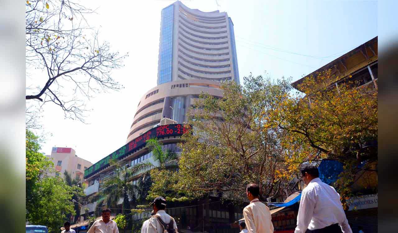 Indian stock indices settle low in volatile trade-Telangana Today