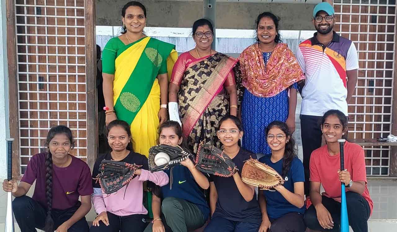 Six students of TSWRJC-Luxettipet qualify for national softball championship