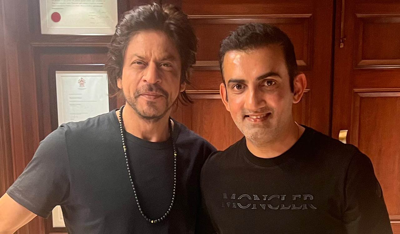 Gautam Gambhir meets SRK, says “he is simply the best”