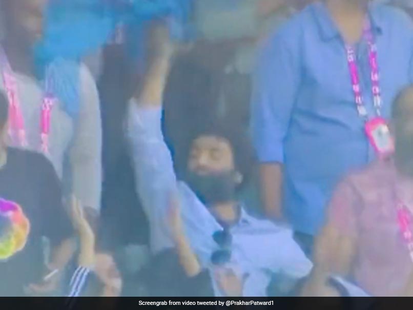 Watch: Arijit Singh's Passionate Reaction After Babar's Dismissal Is Viral