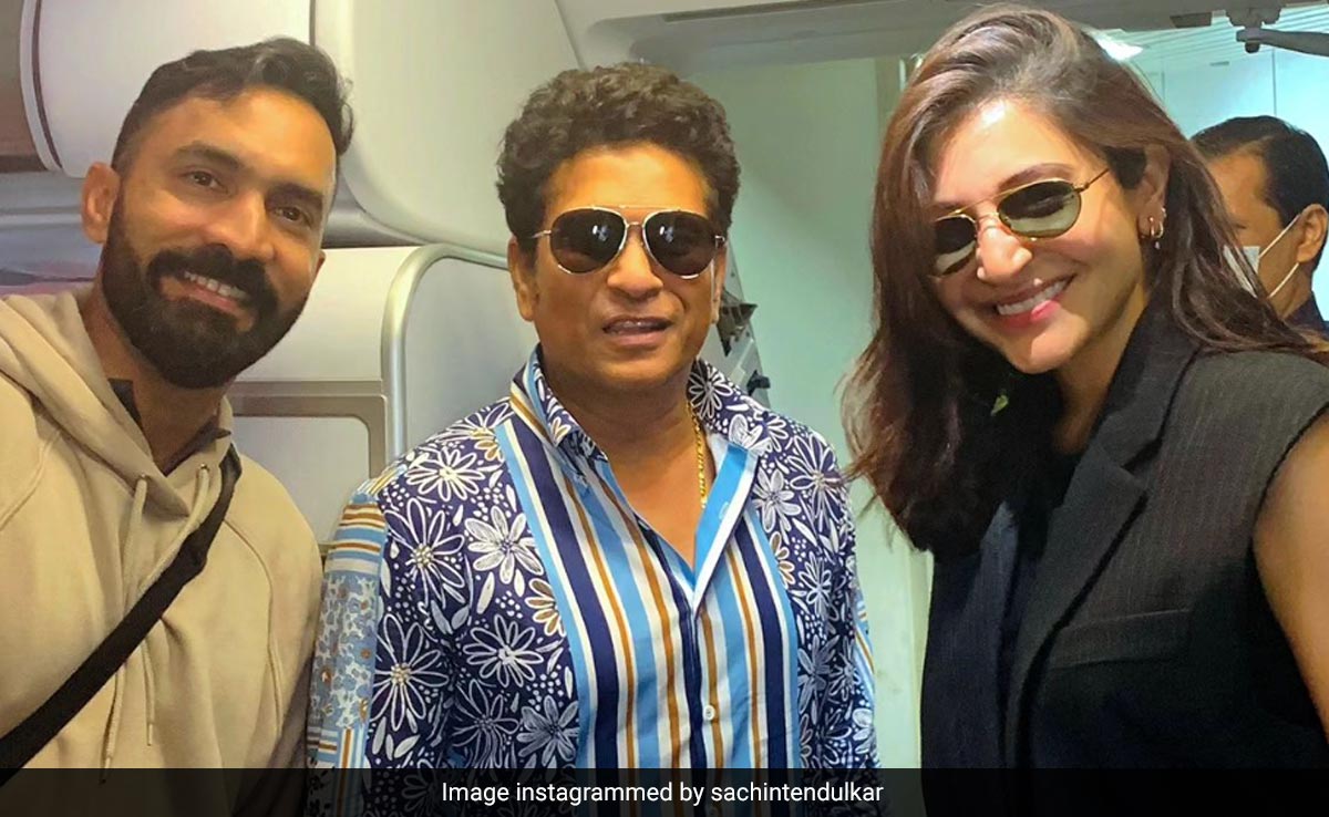 Viral: In-Flight Pic Of Anushka With Sachin Tendulkar, Dinesh Karthik