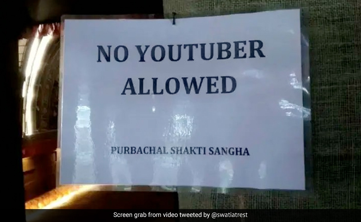 "No YouTubers Allowed": Notice Outside Kolkata Durga Puja Pandal Is Viral