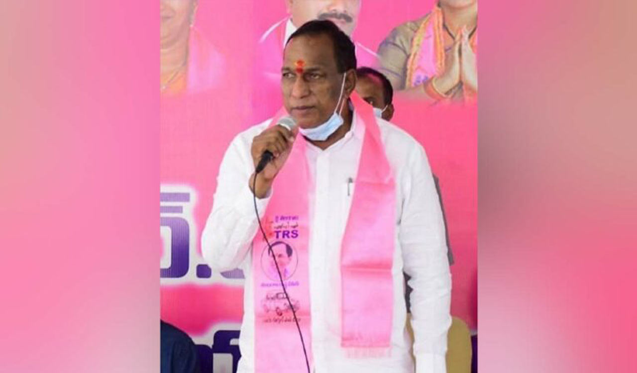 Watch: Malla Reddy’s trendy electioneering goes viral on internet