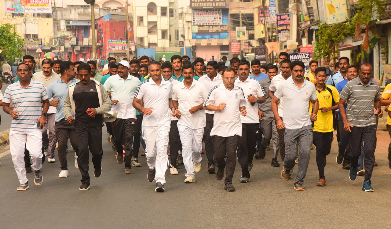 Warangal CP participates in National Unity Day 2K run