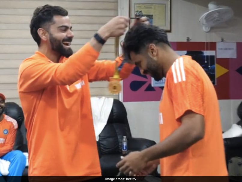 Watch: Shardul Receives Best Fielder Medal. Kohli's Reaction Goes Viral