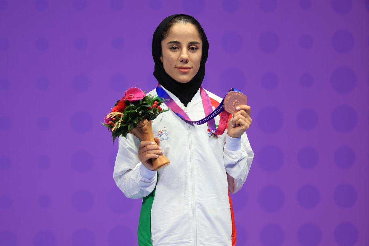 Female Iranian karate fighter earns bronze in Asian Games