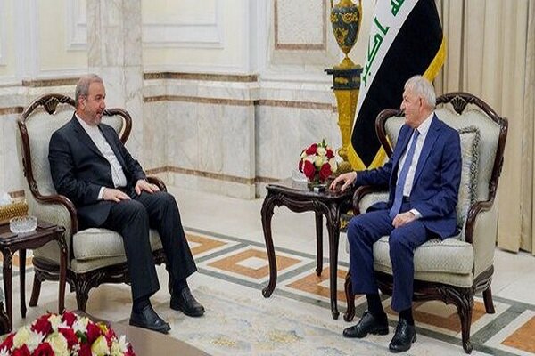 Iraqi president, Iranian envoy discuss developing cooperation