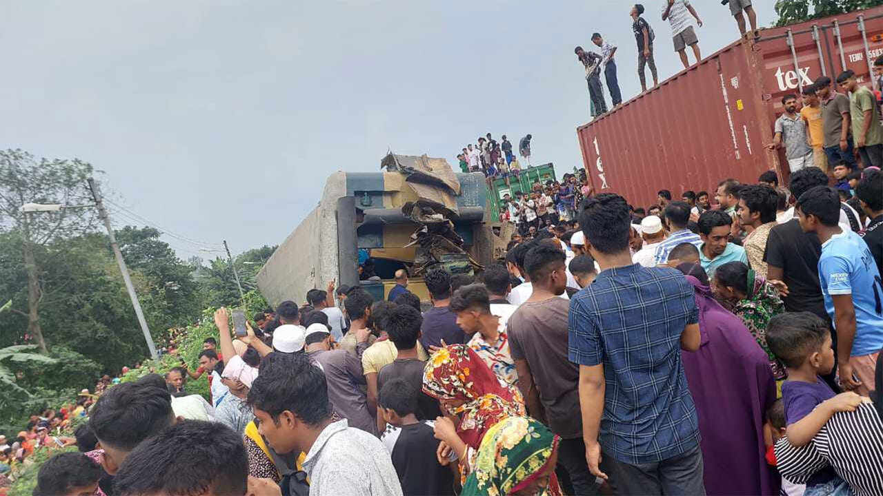 20 killed in Bangladesh train accident