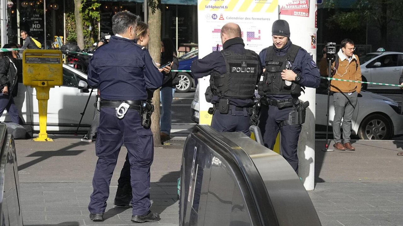 Paris police shoot veiled woman